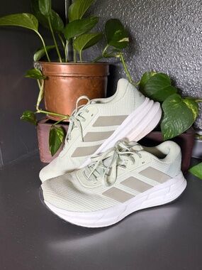 Adidas Cloudfoam Ortholite Sneakers – Women’s Size 8 – Mint Green – Like New